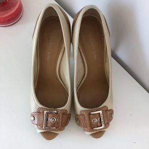 Gianni Bini peep toe pumps cream and tan